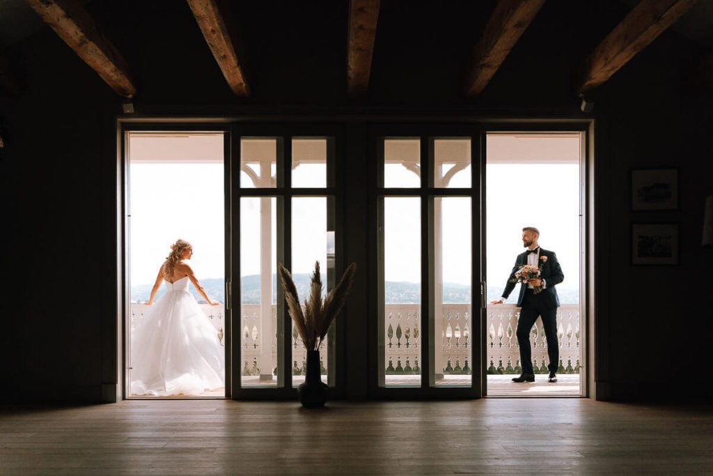 Siluet portraits of bride and groom in Kjeller Gård, Lillestrøm