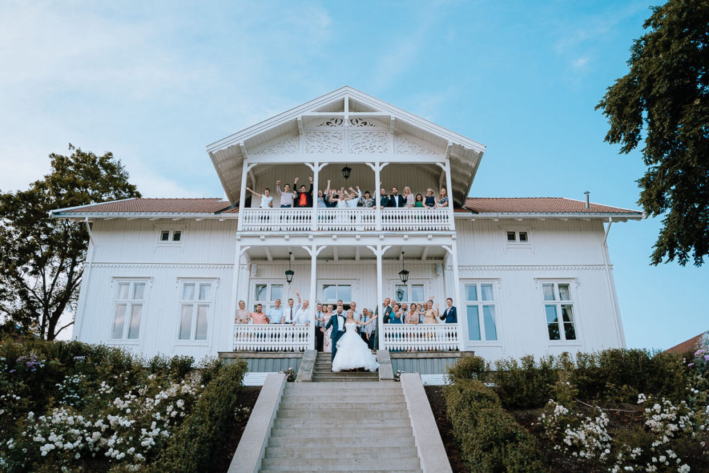 Wedding group photo in wedding venue close to Oslo - Kjeller Gård, Lillestrøm