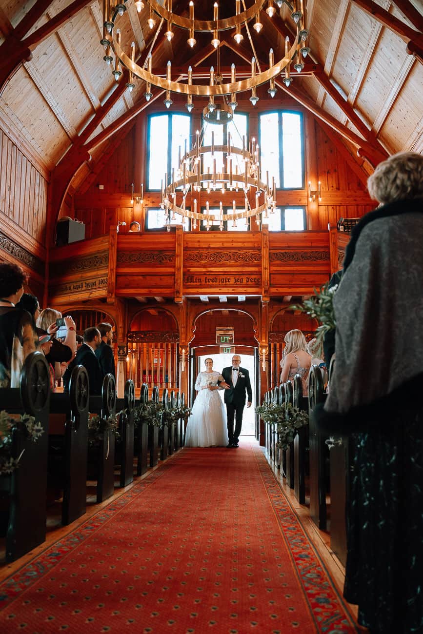 wedding-at-holmenkollen-kapell-frognerseteren-inese-photo